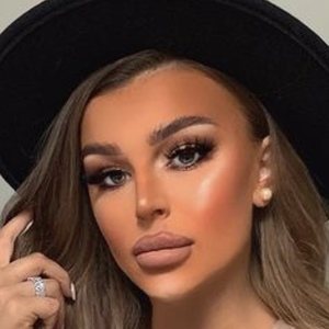 Issy Oakley, 27 (TikTok明星)