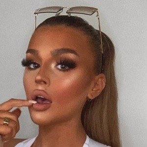 Issy Oakley, 27 (TikTok明星)