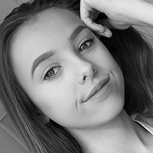 Issy Walsh, 21 (YouTube Star)