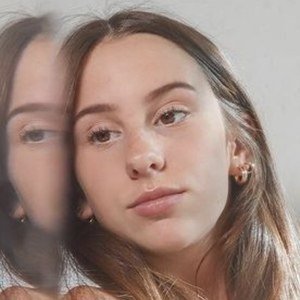 It's Izzy, 20 (YouTube明星)