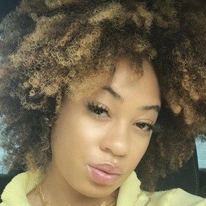 ItsEssi, 30 (YouTube Star)