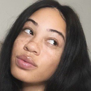 ItsEssi, 30 (YouTube Star)