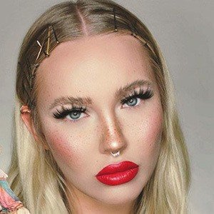 ItsLikelyMakeup, 35 (YouTube Star)