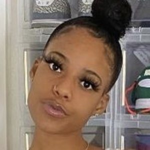 ItsNiya, 27 (YouTube Star)
