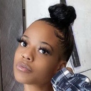 ItsNiya, 27 (YouTube明星)