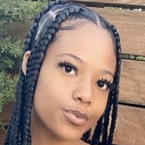 ItsNiya, 27 (YouTube明星)