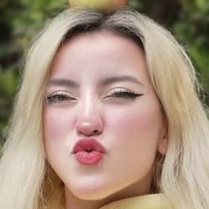 itsvivee, 26 (TikTok Star)