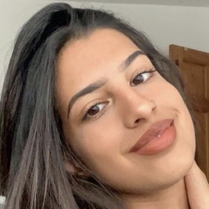 Izaahandxara, 22 (TikTok明星)