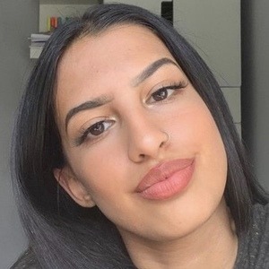 Izaahandxara, 22 (TikTok Star)