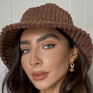 Izabella Angus, 29 (Styliste)