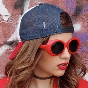 Izzee, 20 (Поп-певец)