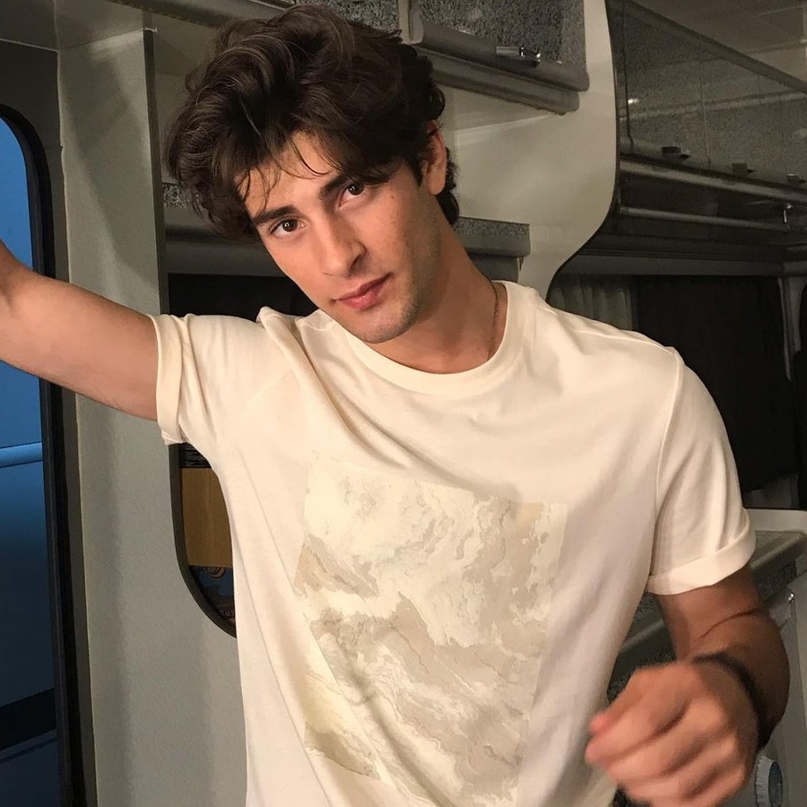 İzzet Yüksek image 3