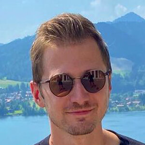 Izzi, 32 (YouTube Star)