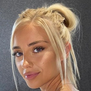 Izzie Burleton image 5