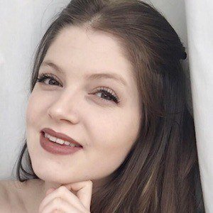 Izzie Naylor, 29 (Pop Singer)