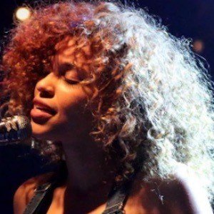 Izzy Bizu, 31 (Cantor Pop)