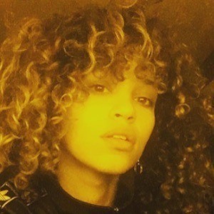 Izzy Bizu, 31 (Popsänger)