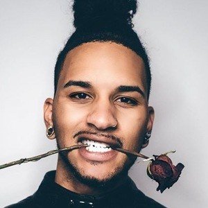 Izzy Lopez, 32 (R＆B歌手)