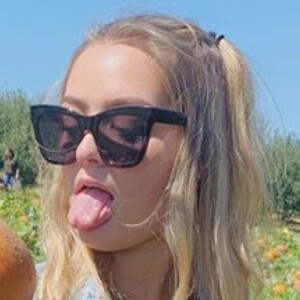 Izzy Taylor, 20 (TikTok Star)