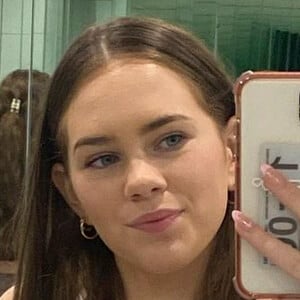 Izzy Trodd, 18 (TikTok Star)