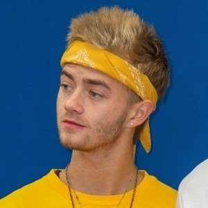 Jack Johnson, 27 (Ca sĩ nhạc Pop)