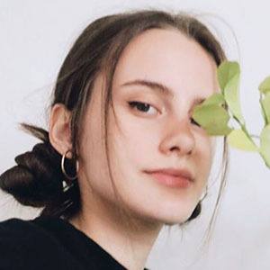 Jaclyn Lovey, 24 (Folk Singer)