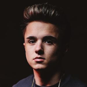 Jake Mitchell, 25 (Estrella de YouTube)