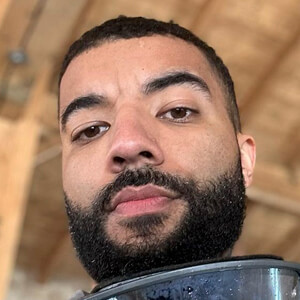 James Duncan, 34 (Dẫn chương trình Podcast)