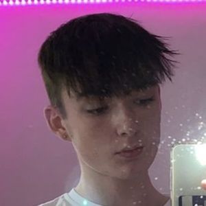 James Holt, 21 (Estrella de TikTok)