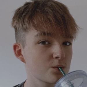 James Holt, 21 (Estrella de TikTok)