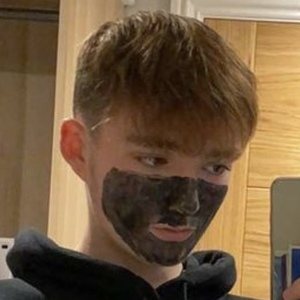 James Holt, 21 (TikTok明星)