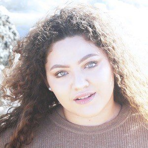 Jamileh Navalua, 24 (YouTuber)