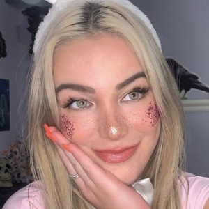 Janelle Godin, 26 (TikTok Star)