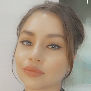 Janelle Martinez, 37 (Pop Zangers)