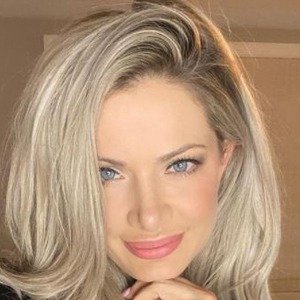 Janelle Pierzina image 6