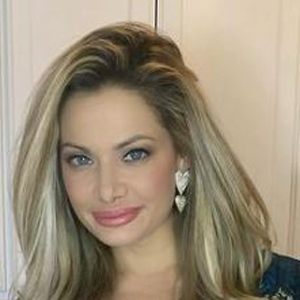 Janelle Pierzina image 8