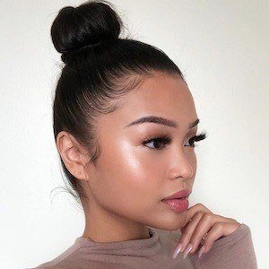 Jasmin Elago, 33 (Instagram Star)