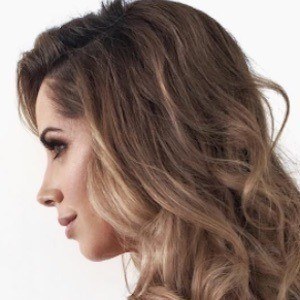 Jasmin Howell, 36 (Blogger)