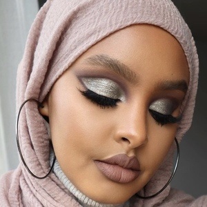 Jasmine Egal, 30 (Blogger)