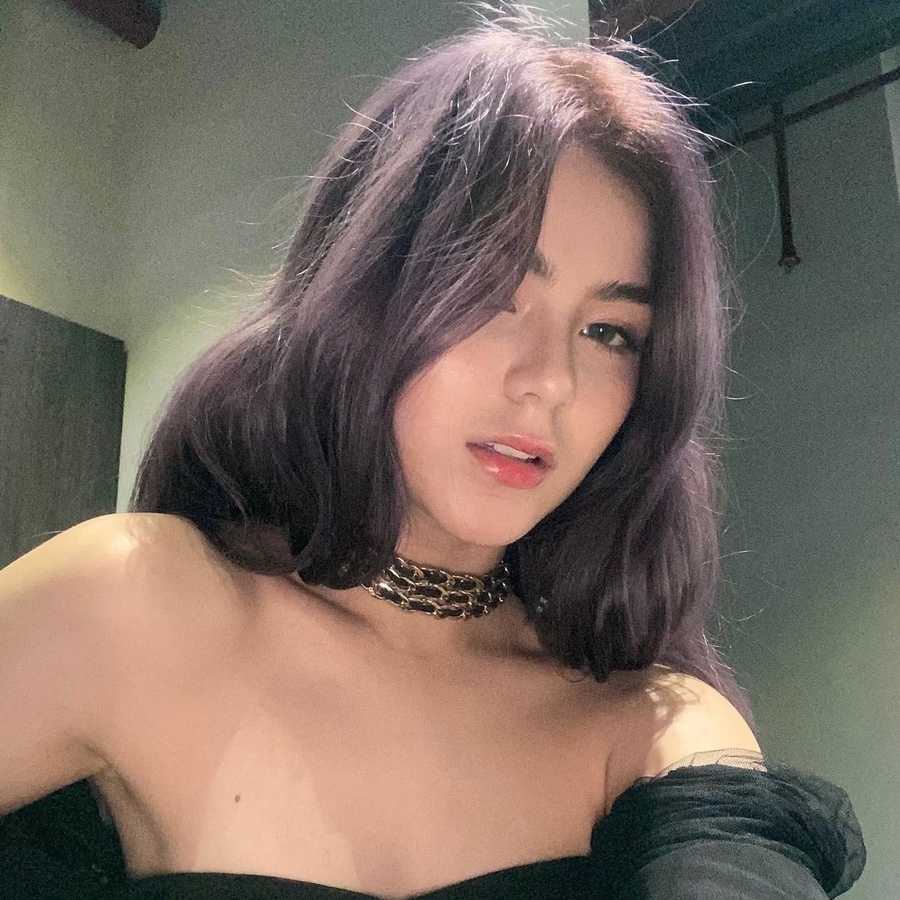 Jasmine Henry, 21 (Pop Singer)