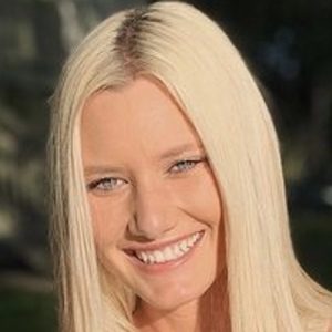 Jasmine Sievers, 25 (Estrella de TikTok)