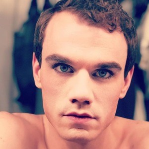 Jay Armstrong Johnson, 38 (舞台演员)