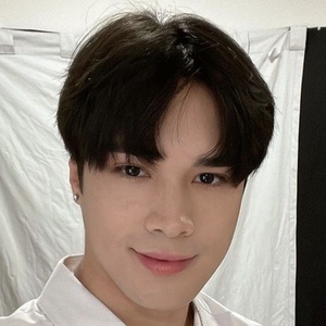 Jay Chang, 24 (Chanteuse pop)