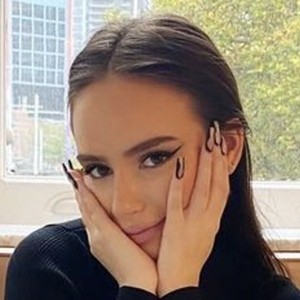 Йазмине Щаллер