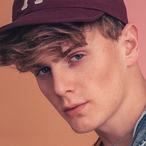 Jefe0004, 32 (Instagram Star)