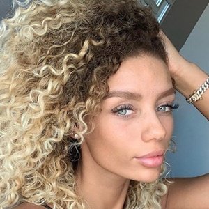 Jena Frumes, 32 (Instagram Star)