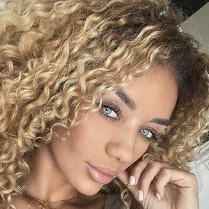 Jena Frumes, 32 (Instagram明星)