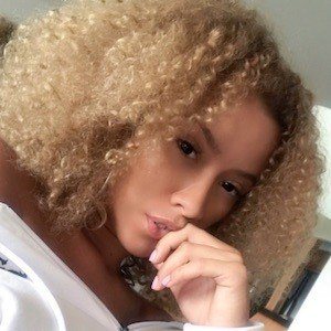 Jennifer Acosta, 42 (现实之星)