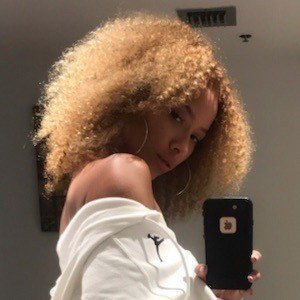 Jennifer Acosta, 42 (現實之星)