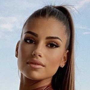 Jennifer Baldini Souza, 28 (Instagram Star)